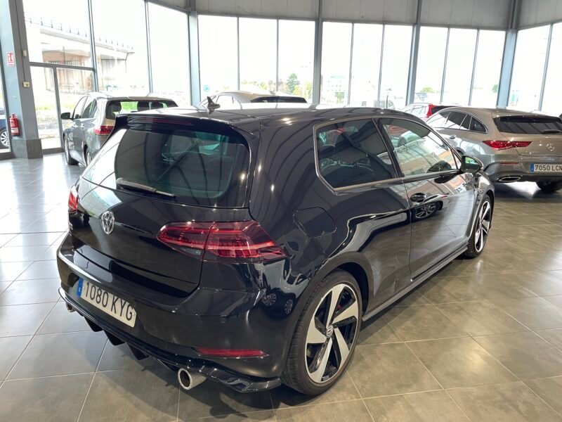 VOLKSWAGEN GOLF GTI PERFORMANCE