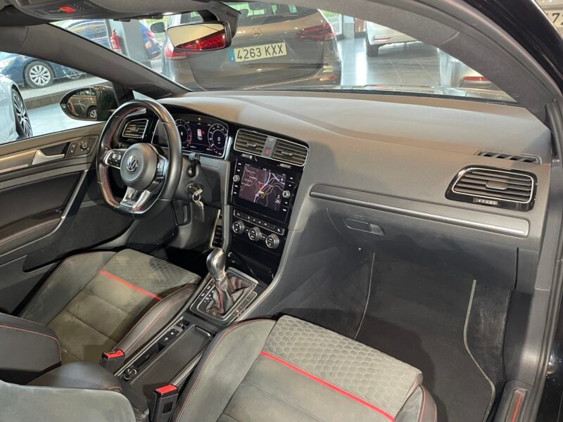 VOLKSWAGEN GOLF GTI PERFORMANCE