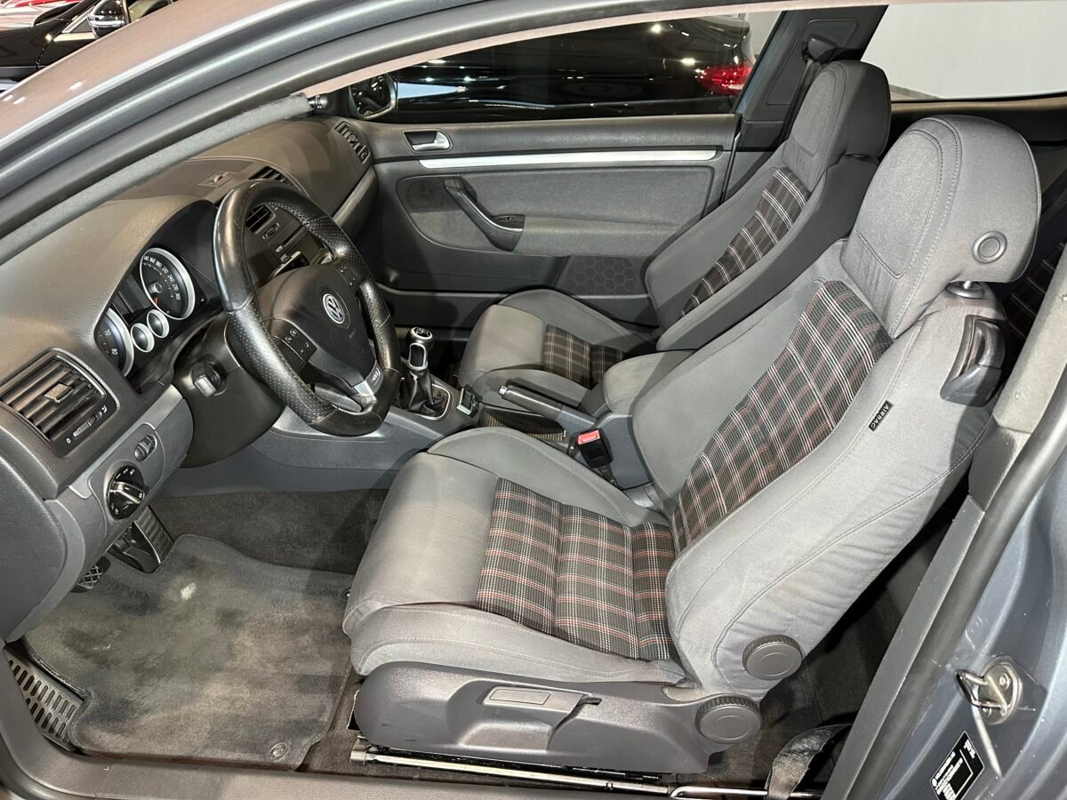 VOLKSWAGEN GOLF 2.0 GTI