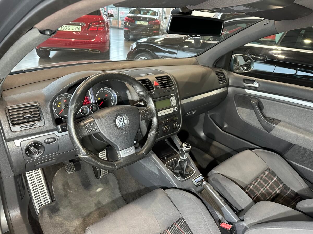 VOLKSWAGEN GOLF 2.0 GTI