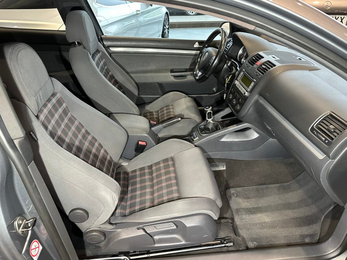 VOLKSWAGEN GOLF 2.0 GTI