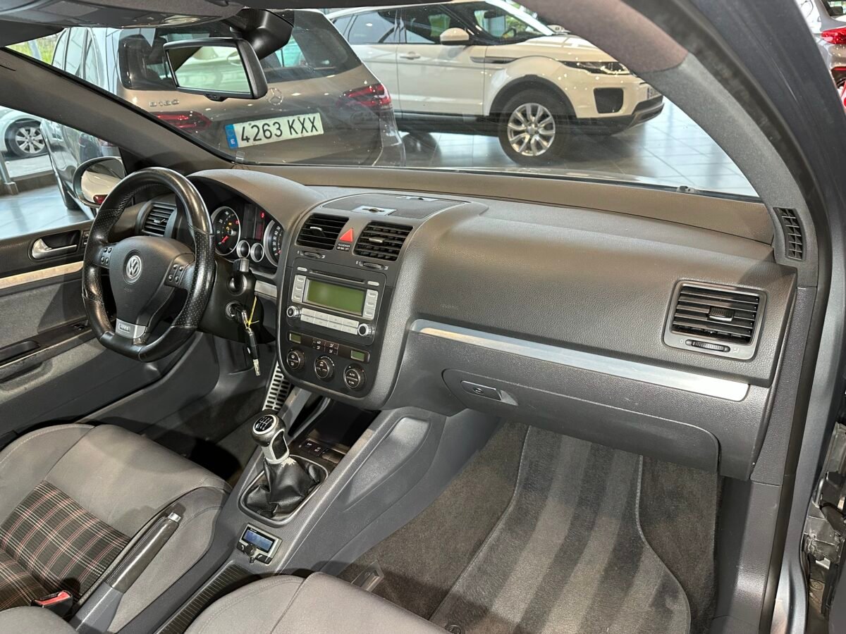 VOLKSWAGEN GOLF 2.0 GTI