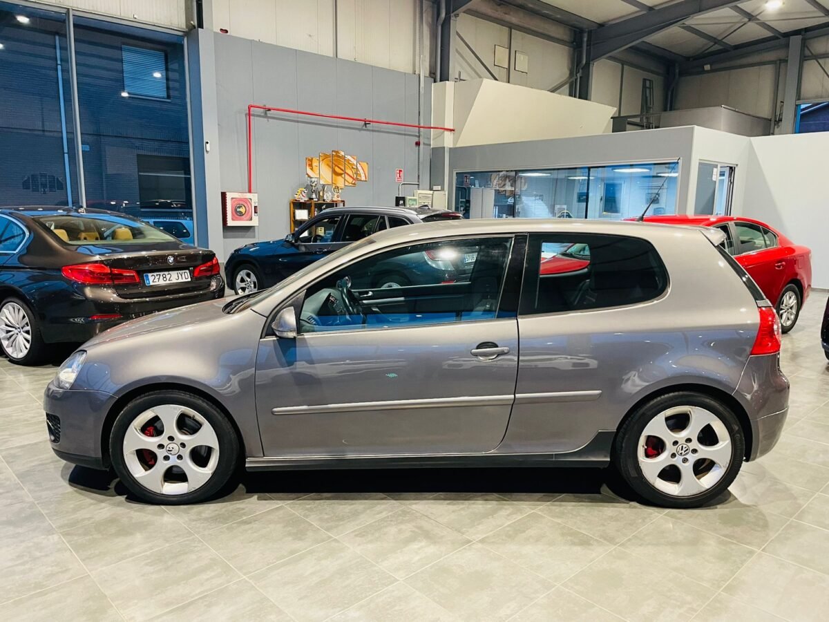 VOLKSWAGEN GOLF 2.0 GTI