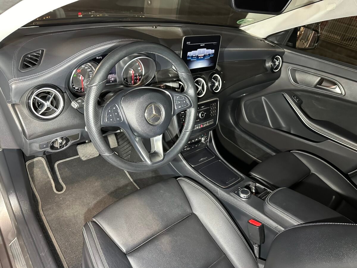 MERCEDES-BENZ CLASE CLA 200 cdi AMG LINE
