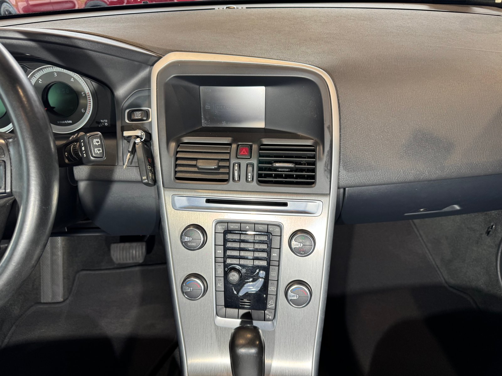 VOLVO XC60 2.4 D