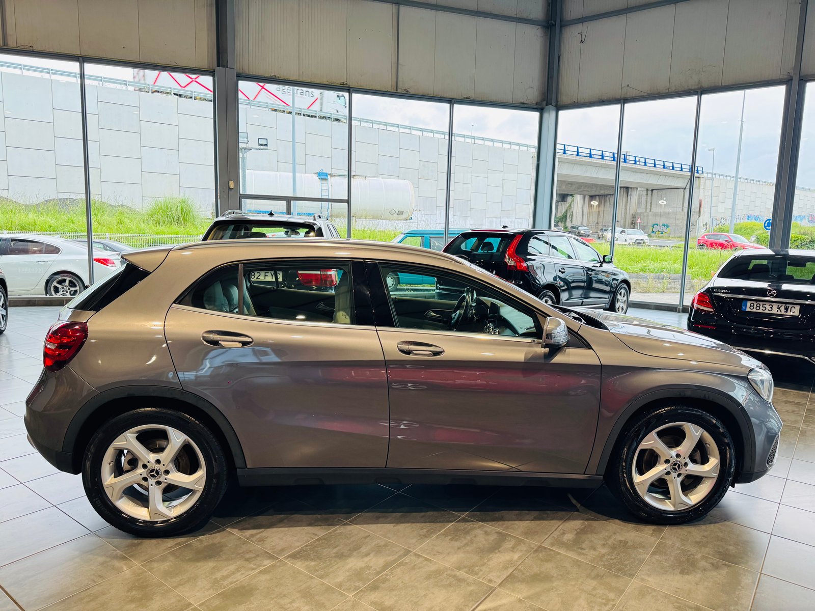 MERCEDES-BENZ GLA 200