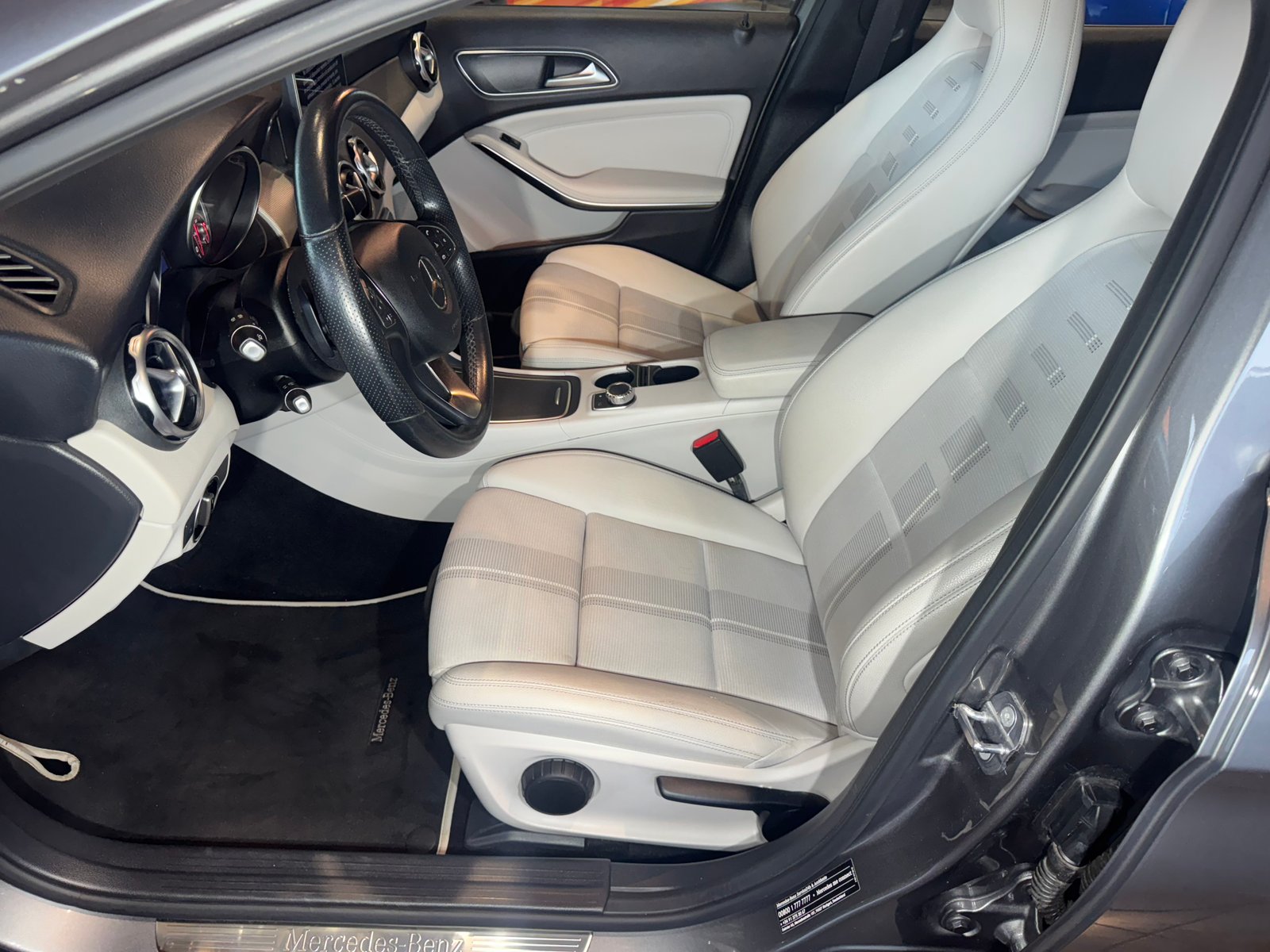 MERCEDES-BENZ GLA 200