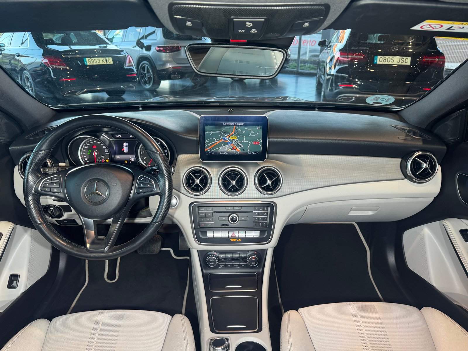 MERCEDES-BENZ GLA 200