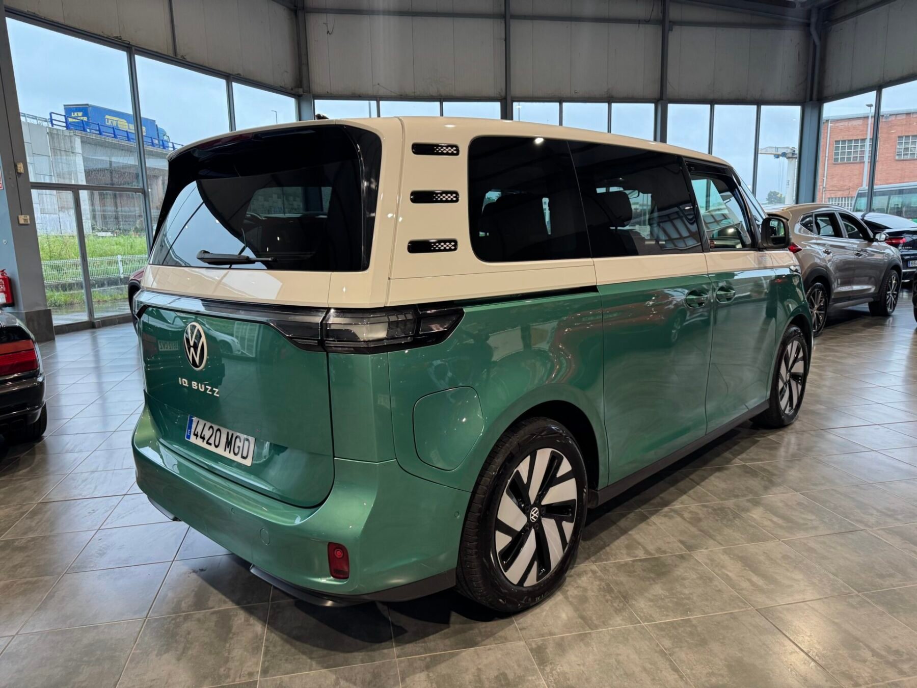 VOLKSWAGEN ID BUZZ