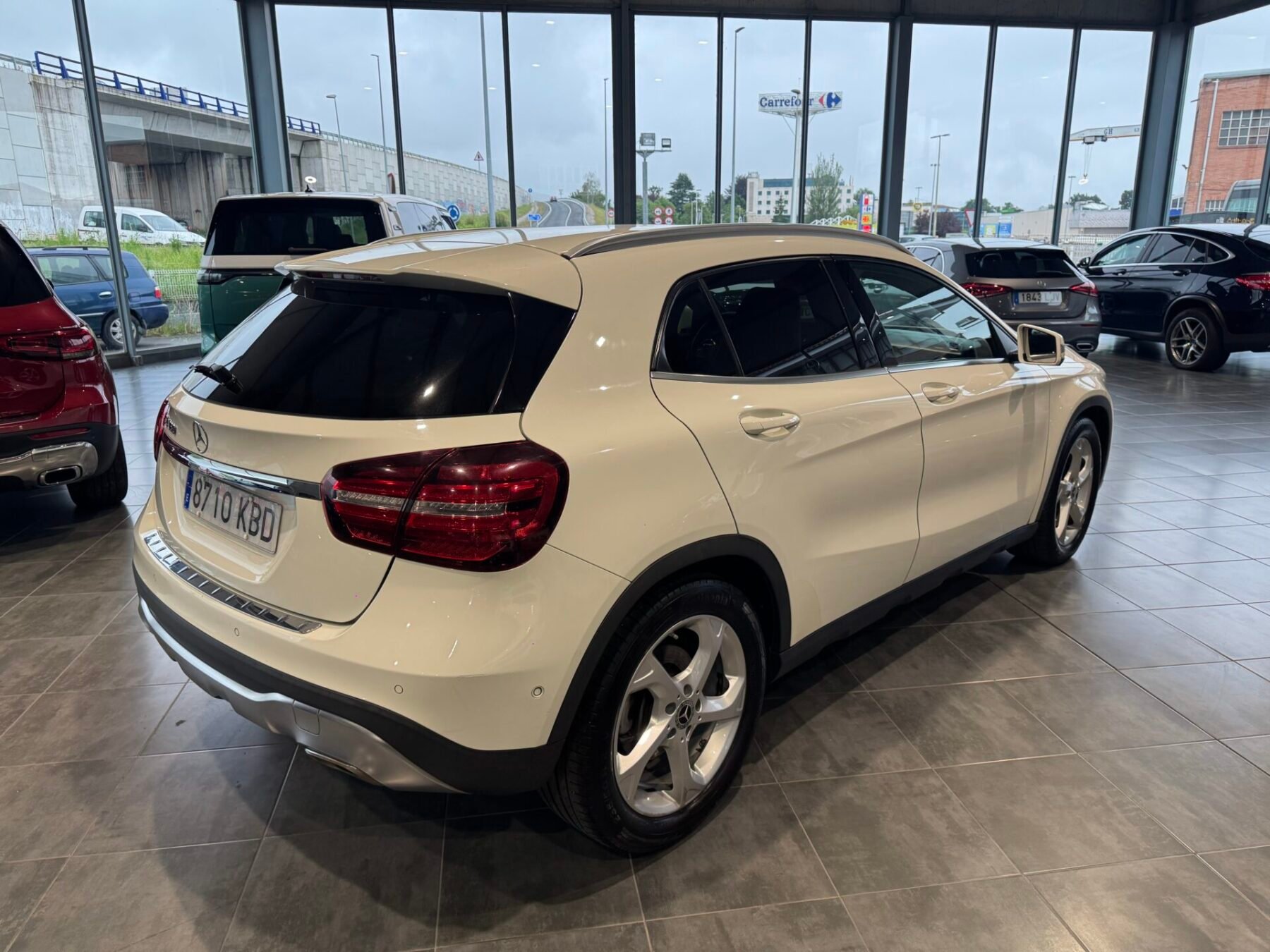 MERCEDES-BENZ GLA 180