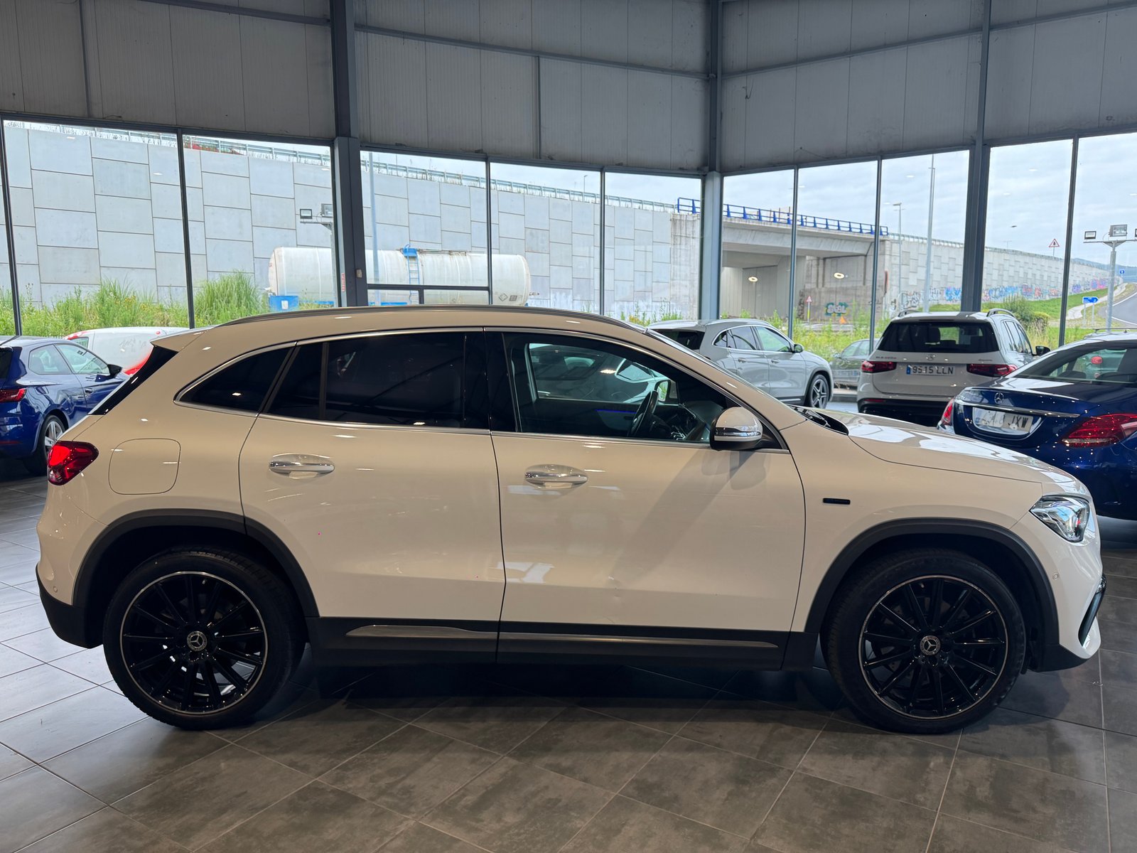 MERCEDES-BENZ GLA 250e