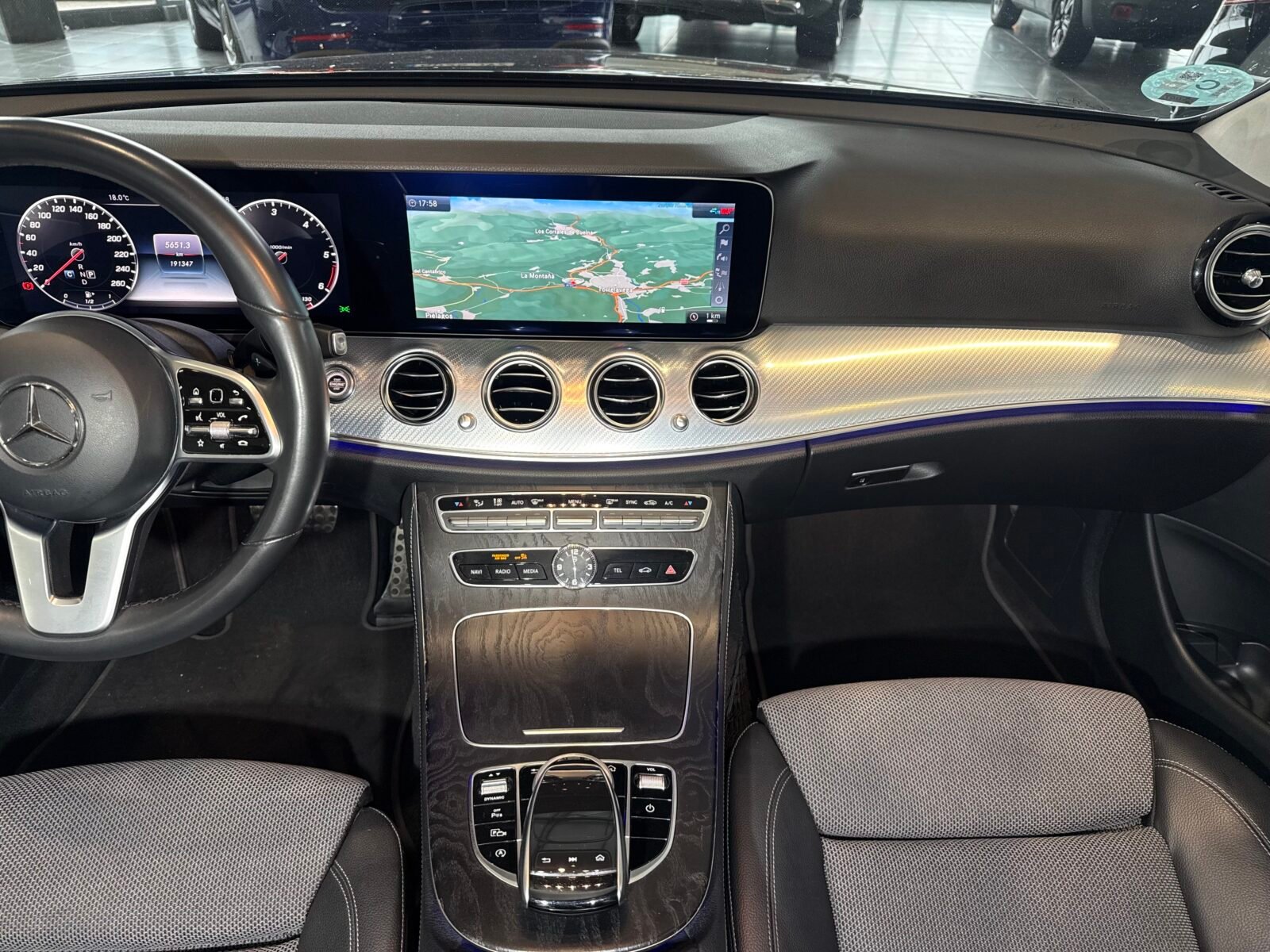 MERCEDES-BENZ CLASE E 220 CDI AMG LINE