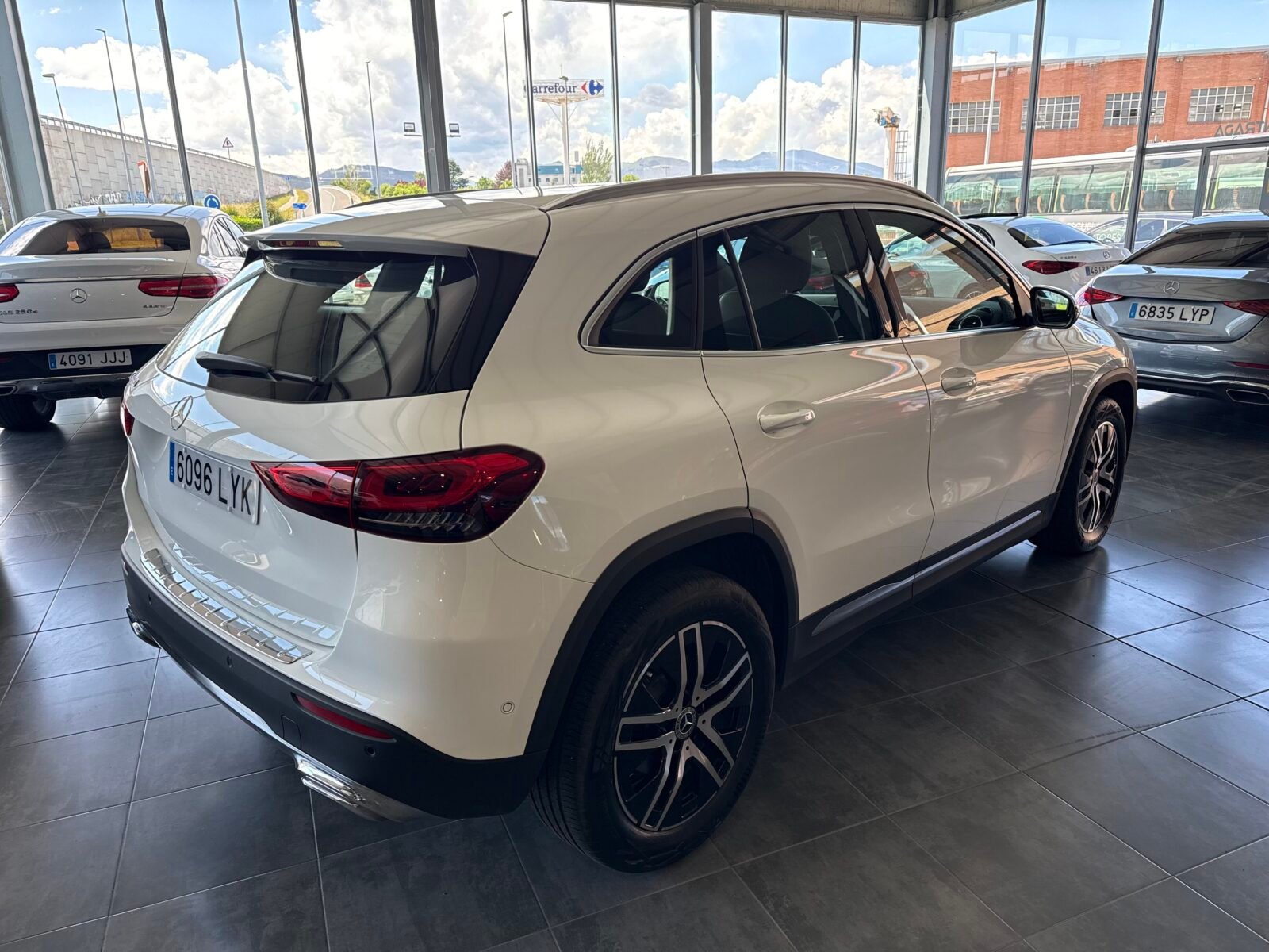 MERCEDES-BENZ GLA 180