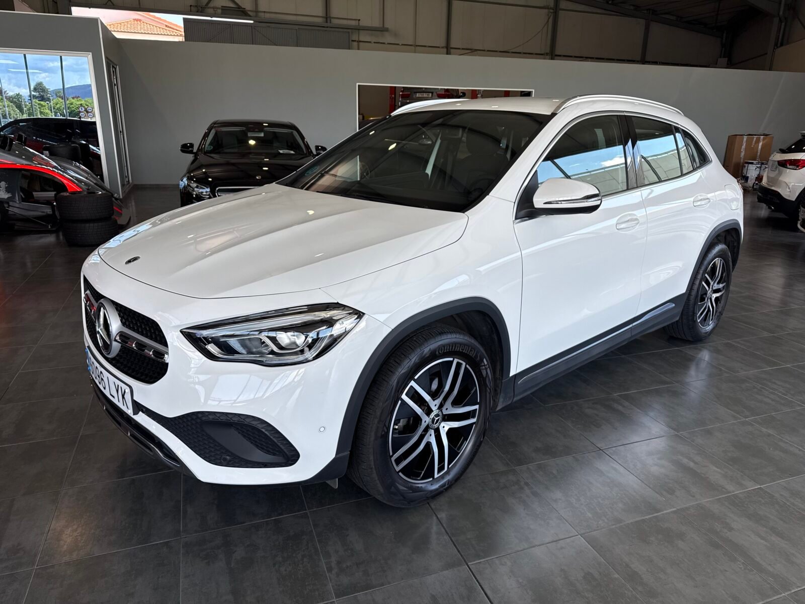 MERCEDES-BENZ GLA 180