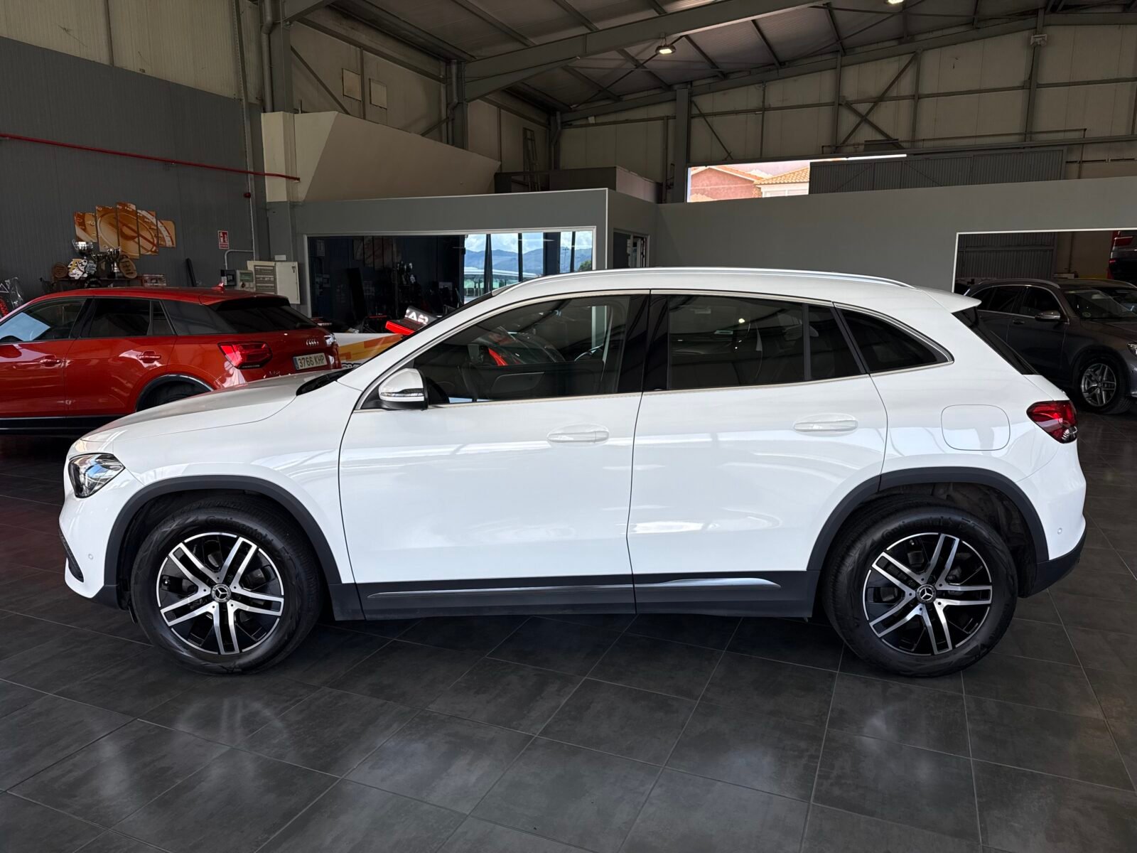 MERCEDES-BENZ GLA 180