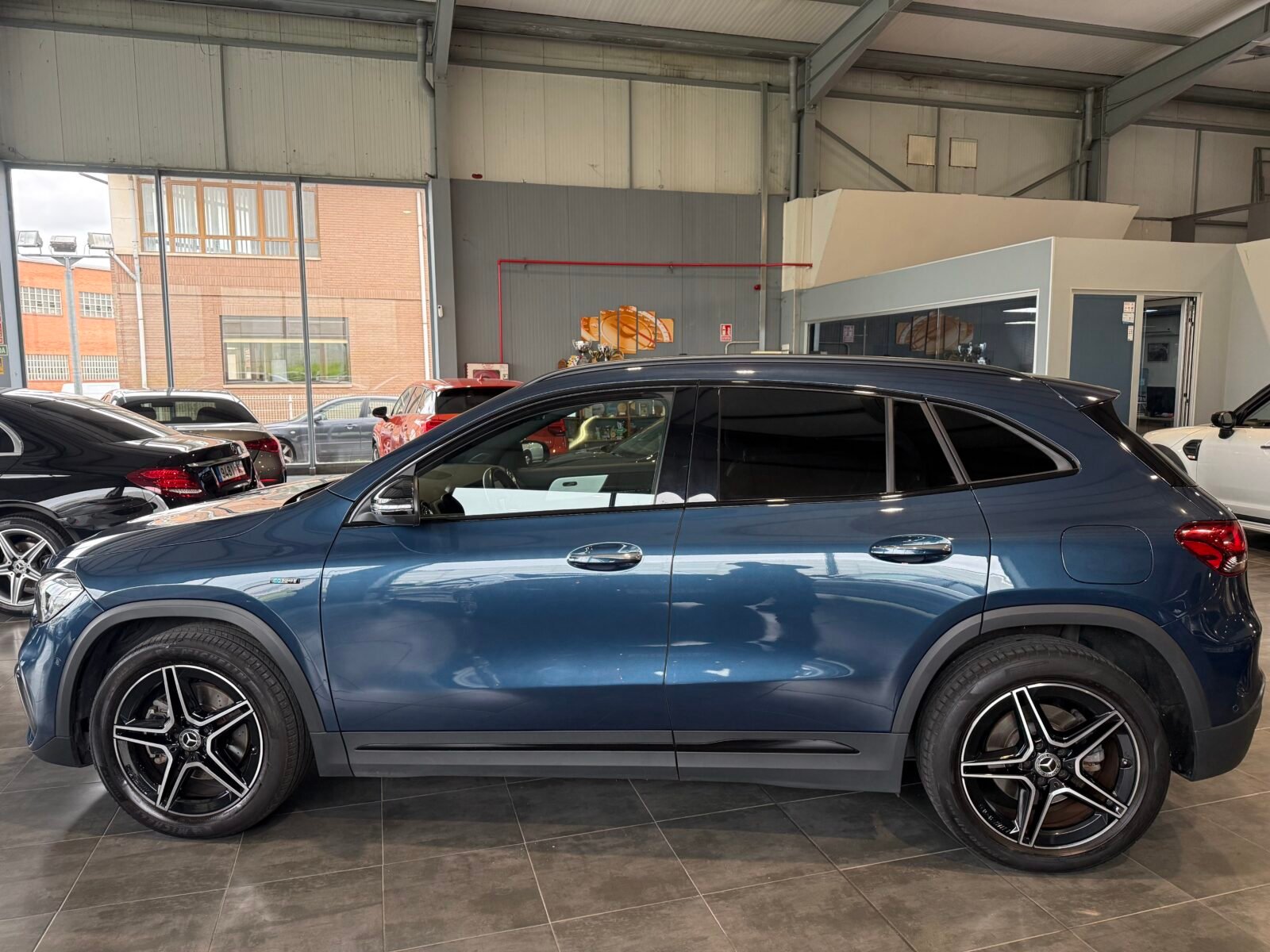 MERCEDES-BENZ GLA 250 AMG LINE