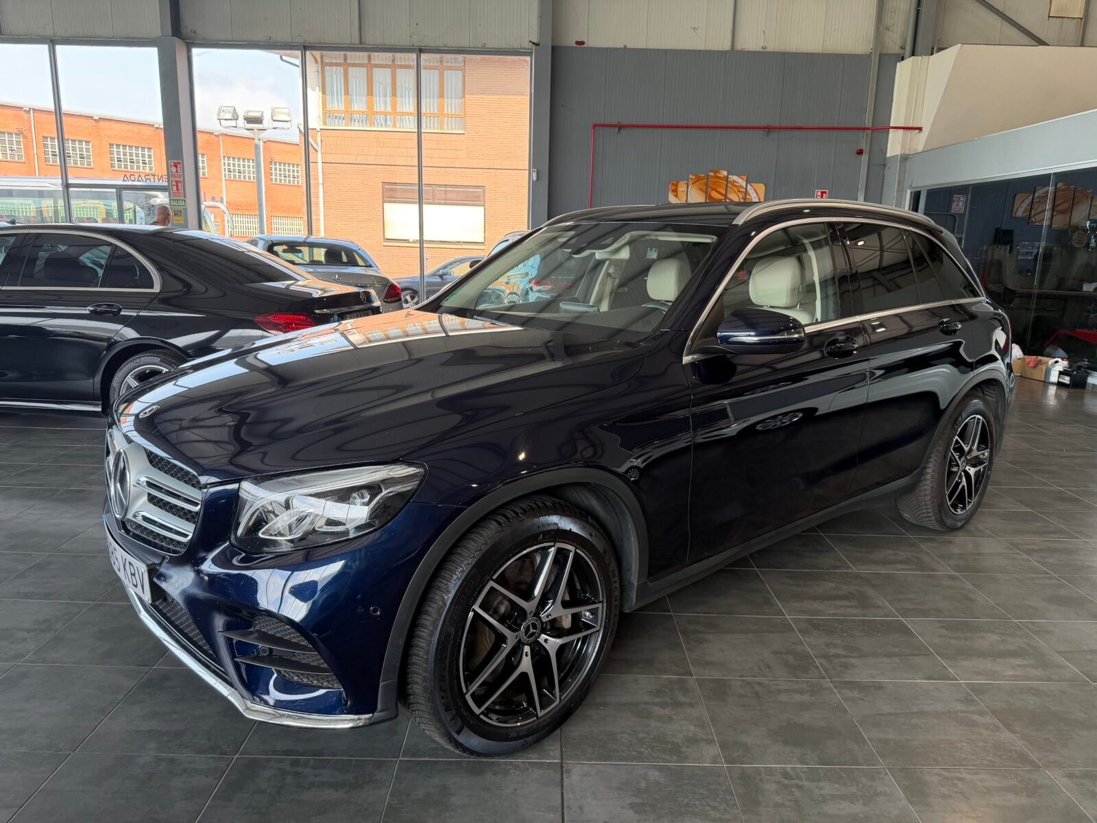 MERCEDES-BENZ GLC 250 AMG LINE