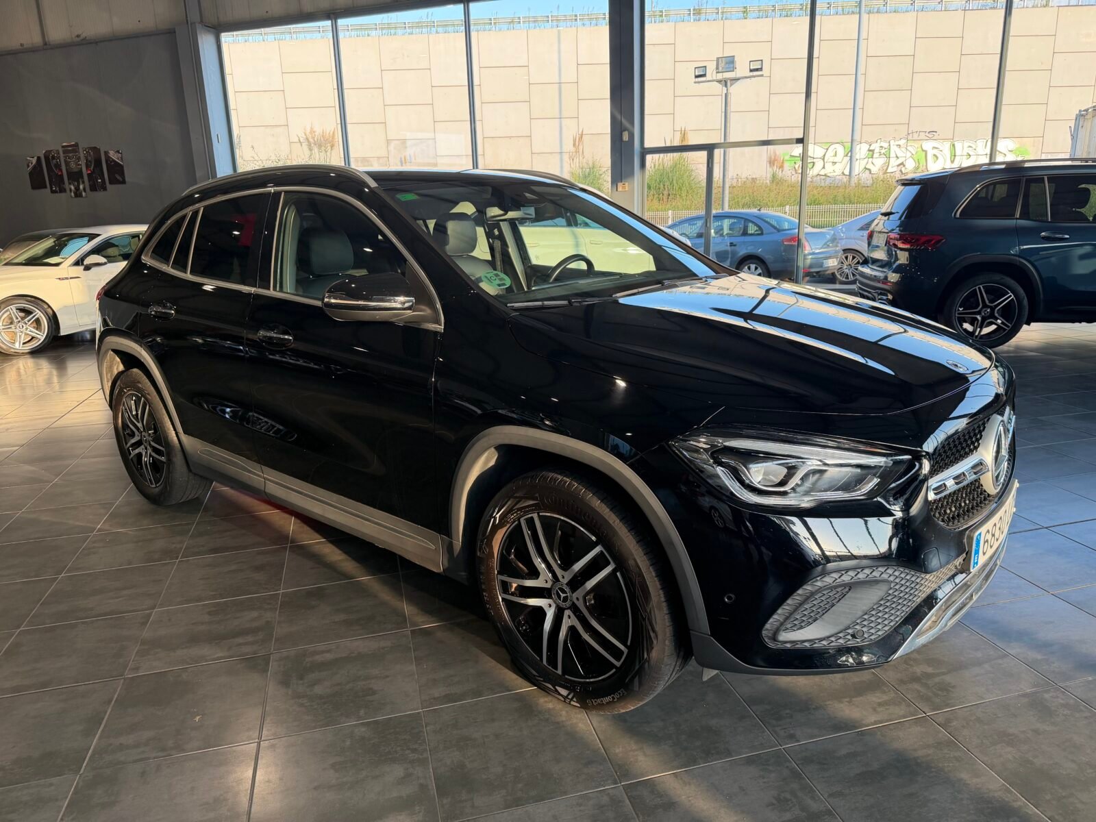 MERCEDES-BENZ GLA 180