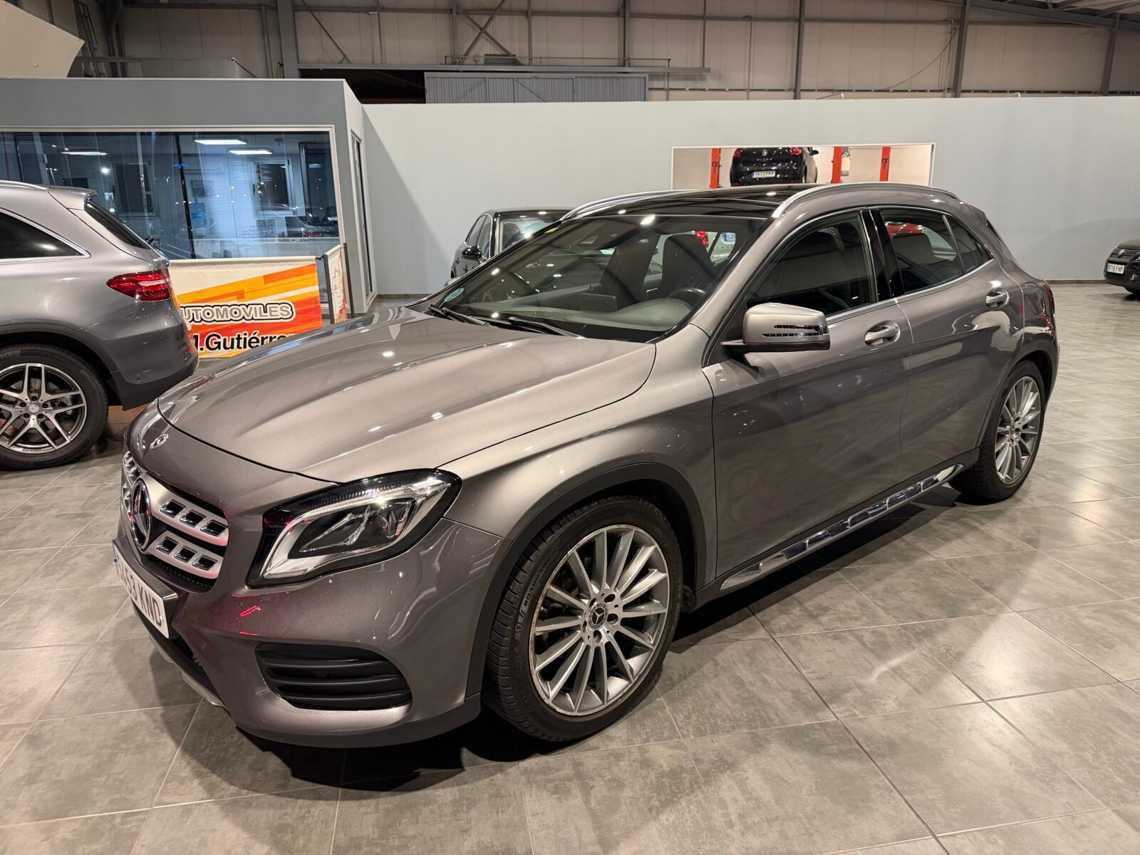 MERCEDES-BENZ GLA 200 Amg Line